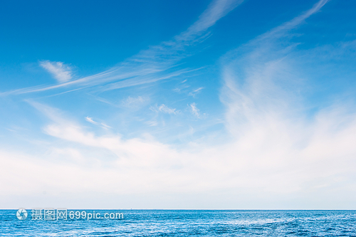 碧海蓝天的田园风光